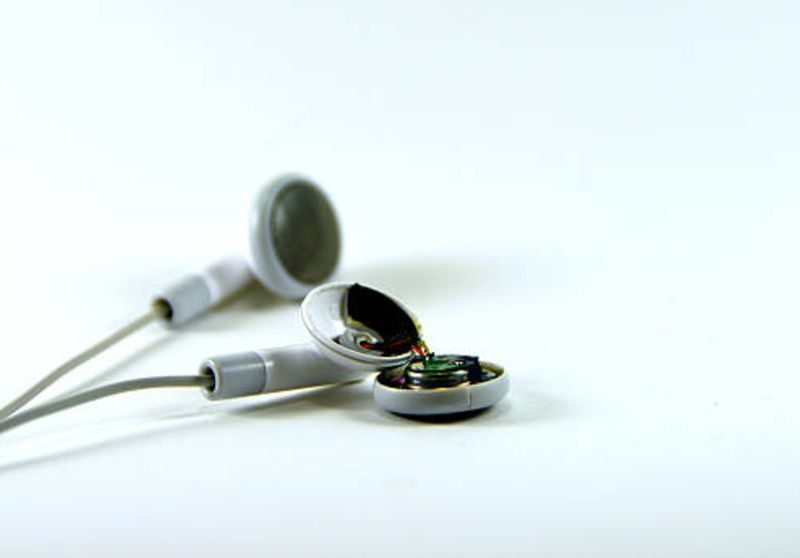 Aprende a reparar tus audífonos como profesional