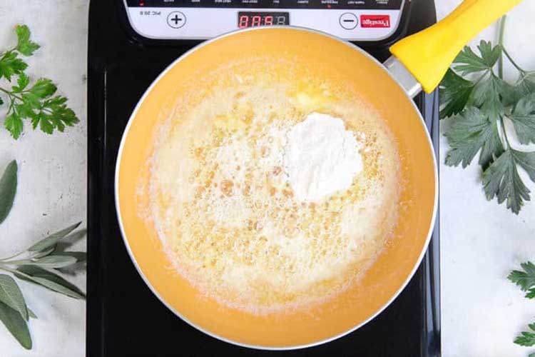 "Pollo cremoso con ajo y parmesano"