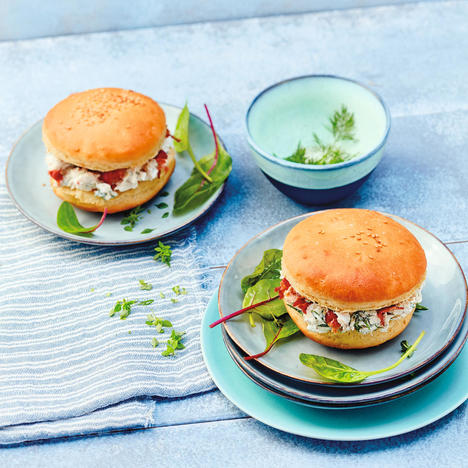 "Hamburguesas griegas de pavo con espinacas y tzatziki"