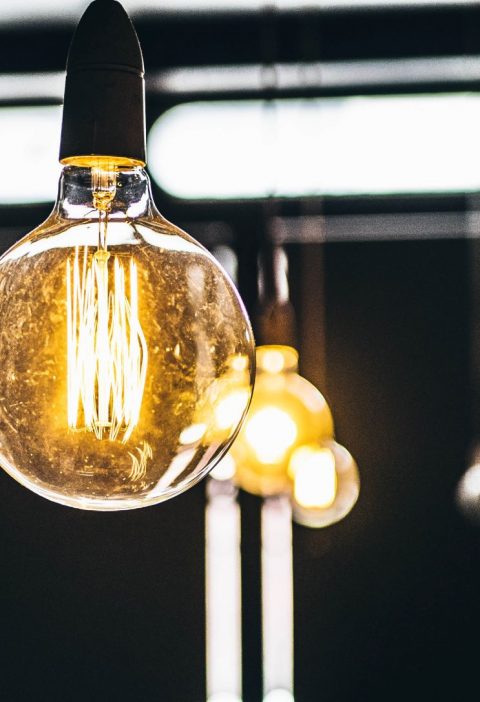 Datos esenciales de un regulador automático de voltaje